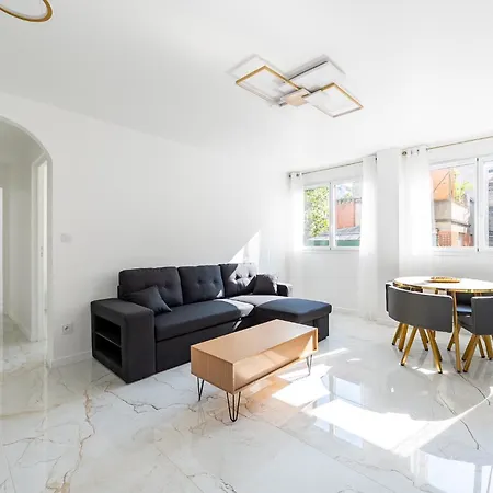 Au Centre De * Párizs